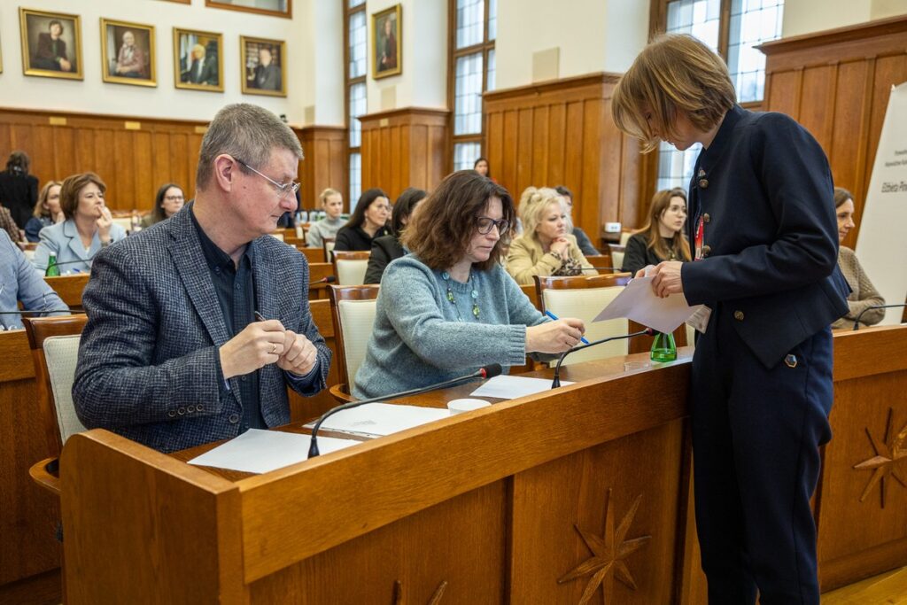 Dictation at the Marshal's Office, photo by Szymon Zdziebło/tarantoga.pl for UMWKP