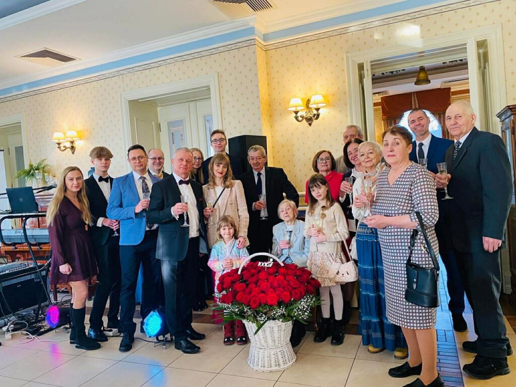 Family celebration of Henryka Etynkowska’s 100th birthday, photo from the family archive