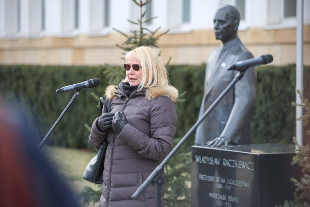 Obchody 45. rocznicy rejestracji NZS, spotkanie przed Urzędem Marszałkowskim w Toruniu, fot. Szymon Zdziebło/tarantoga dla UMWKP