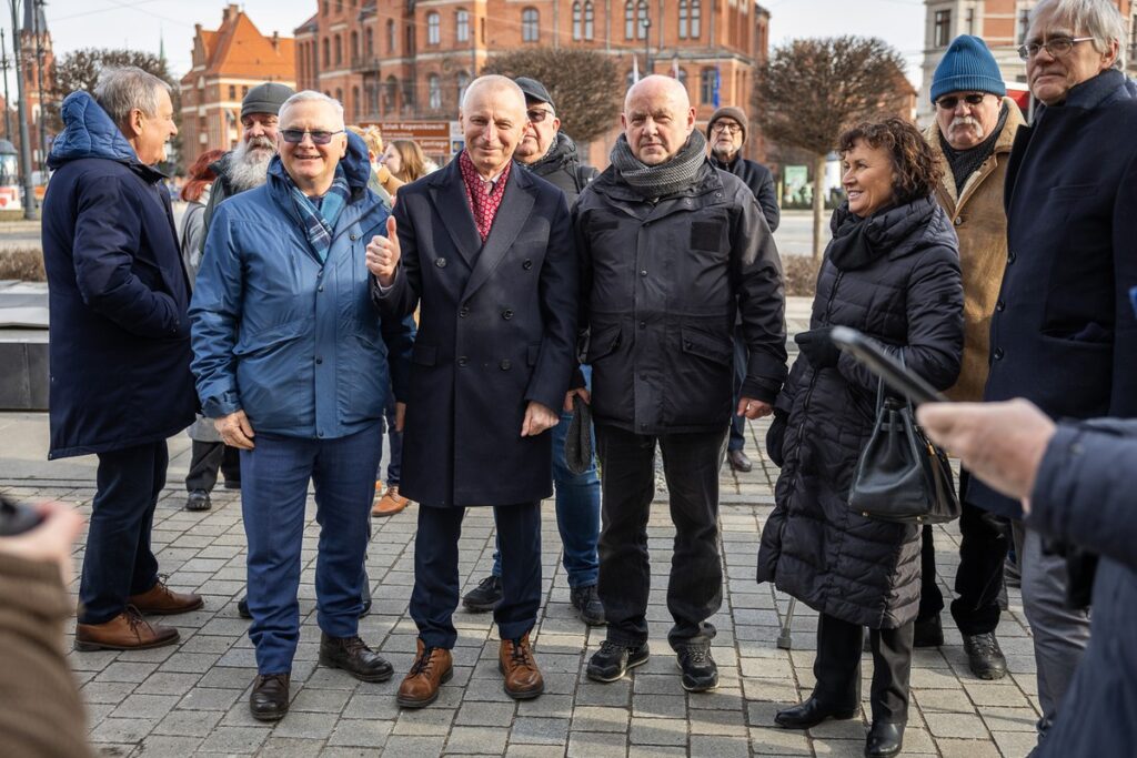 Celebrations of the 45th anniversary of the registration of the Independent Students’ Association, gathering in front of the Marshal’s Office in Toruń, photo by Szymon Zdziebło/tarantoga.pl for theUMWKP