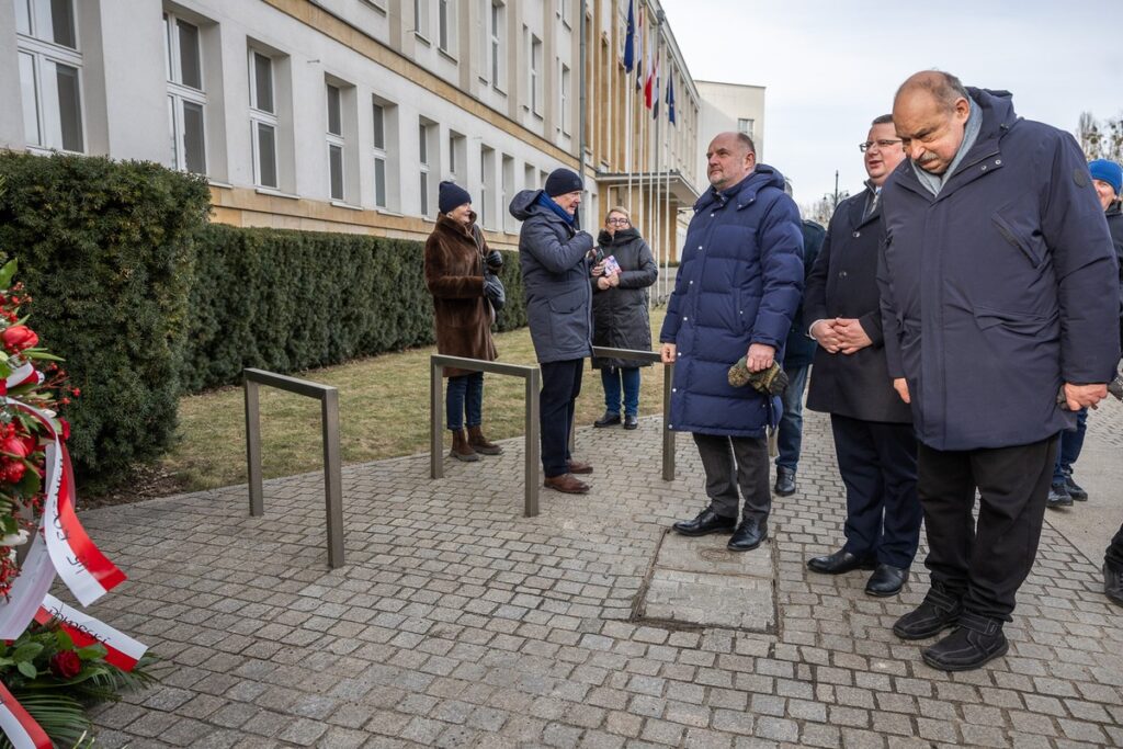 Celebrations of the 45th anniversary of the registration of the Independent Students’ Association, gathering in front of the Marshal’s Office in Toruń, photo by Szymon Zdziebło/tarantoga.pl for theUMWKP