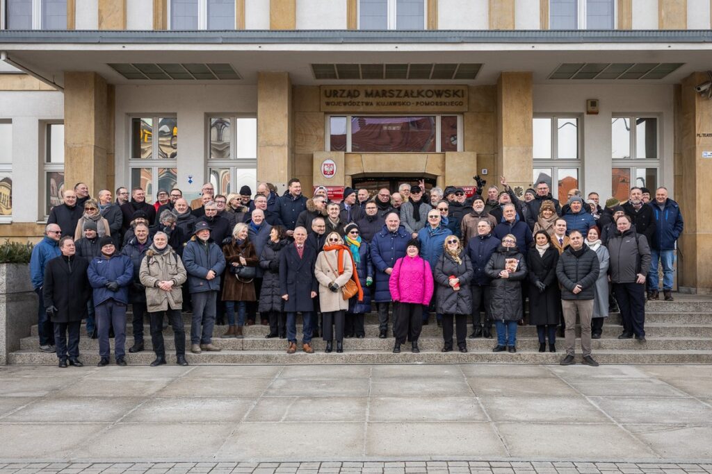 Celebrations of the 45th anniversary of the registration of the Independent Students’ Association, gathering in front of the Marshal’s Office in Toruń, photo by Szymon Zdziebło/tarantoga.pl for theUMWKP