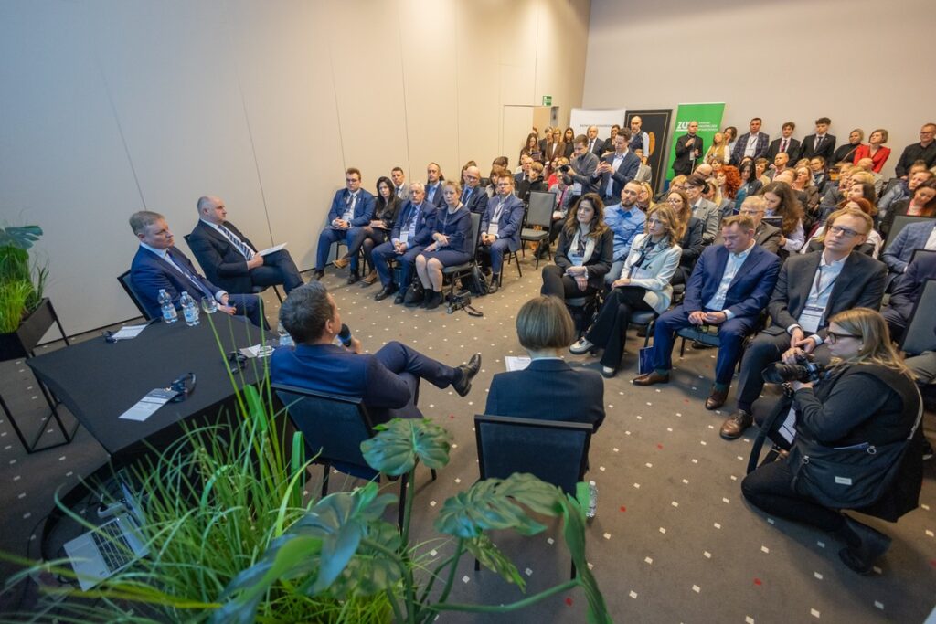 Panel featuring Marshal Piotr Całbecki and Mayor of Warsaw Rafał Trzaskowski, photo by Mikołaj Kuras for the UMWKP