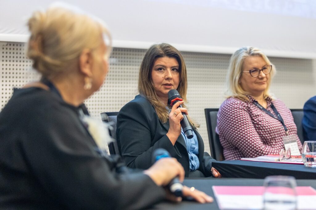 Discussion featuring President of the Regional Parliament Elżbieta Piniewska and Vice-President of the Regional Parliament Katarzyna Lubańska, photo by Mikołaj Kuras for the UMWKP