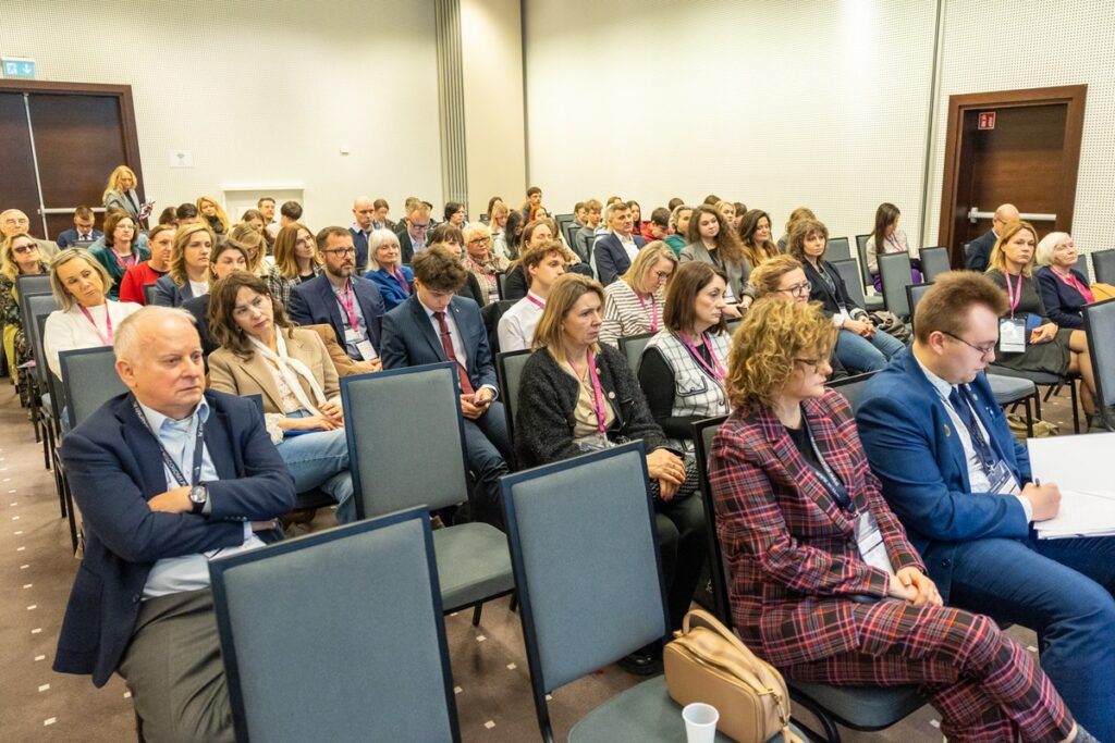 Discussion featuring President of the Regional Parliament Elżbieta Piniewska and Vice-President of the Regional Parliament Katarzyna Lubańska, photo by Mikołaj Kuras for the UMWKP