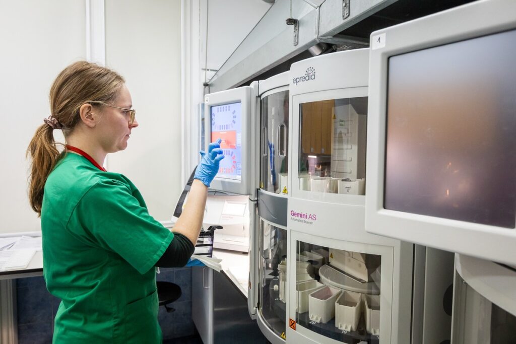 New equipment in the Department of Pathomorphology at the Pulmonology Centre, photo by Tomasz Czachorowski / eventphoto for the UMWKP