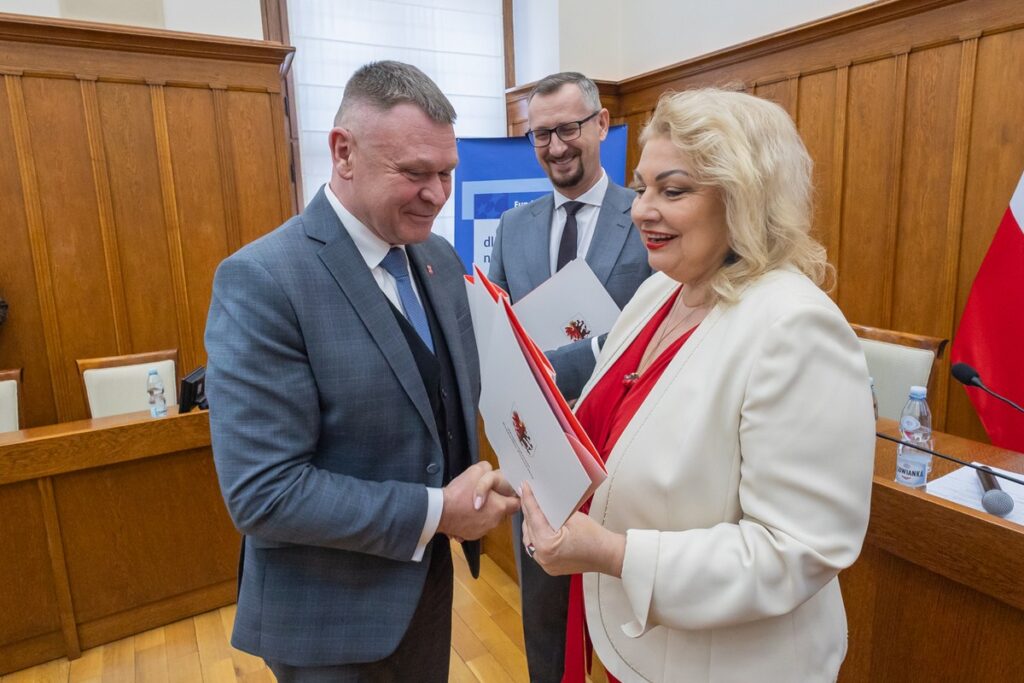 Uroczystość przekazania umów FEdKP, 25 lutego 2025, fot. Mikołaj Kuras dla UMWKP