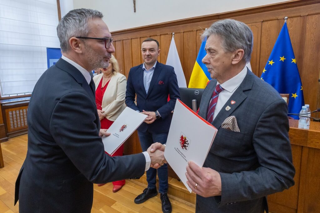 Uroczystość przekazania umów FEdKP, 25 lutego 2025, fot. Mikołaj Kuras dla UMWKP