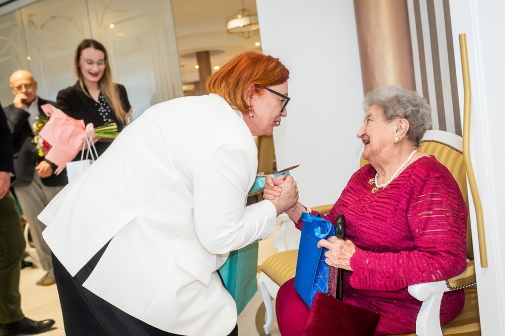 Presentation of the Unitas Durat medal to centenarian Wanda Gordon, photo: Tomasz Czachorowski/eventphoto.com.pl for the Marshal’s Office