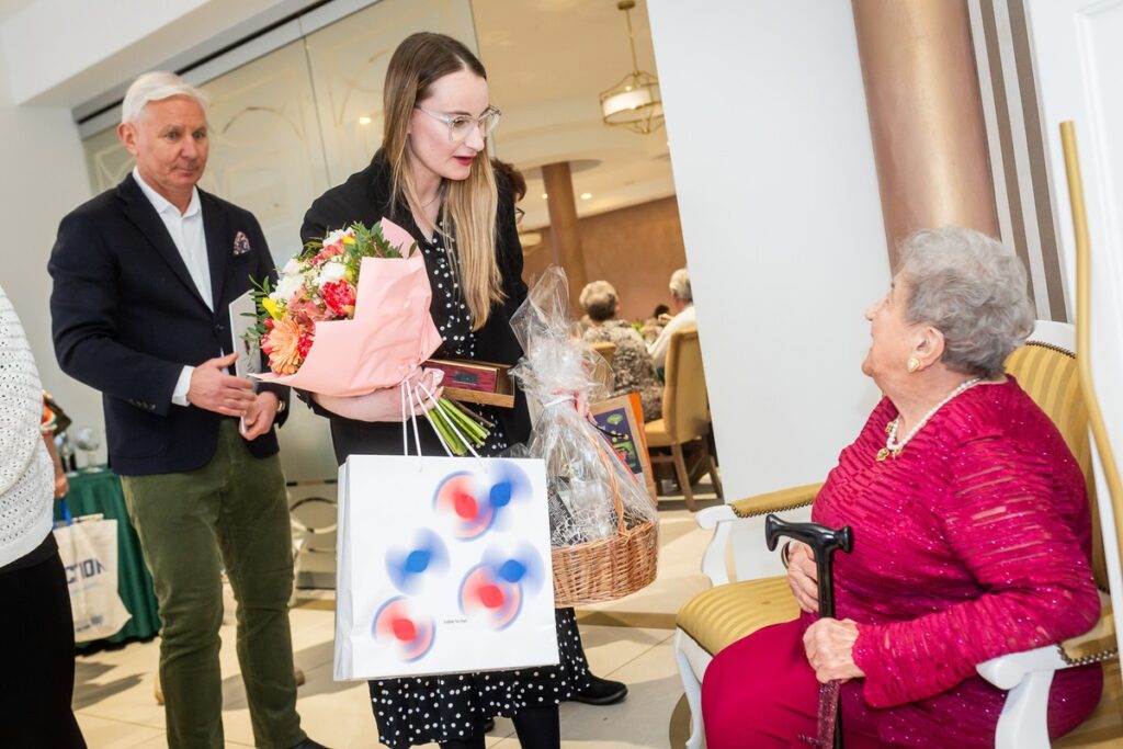 Presentation of the Unitas Durat medal to centenarian Wanda Gordon, photo: Tomasz Czachorowski/eventphoto.com.pl for the Marshal’s Office