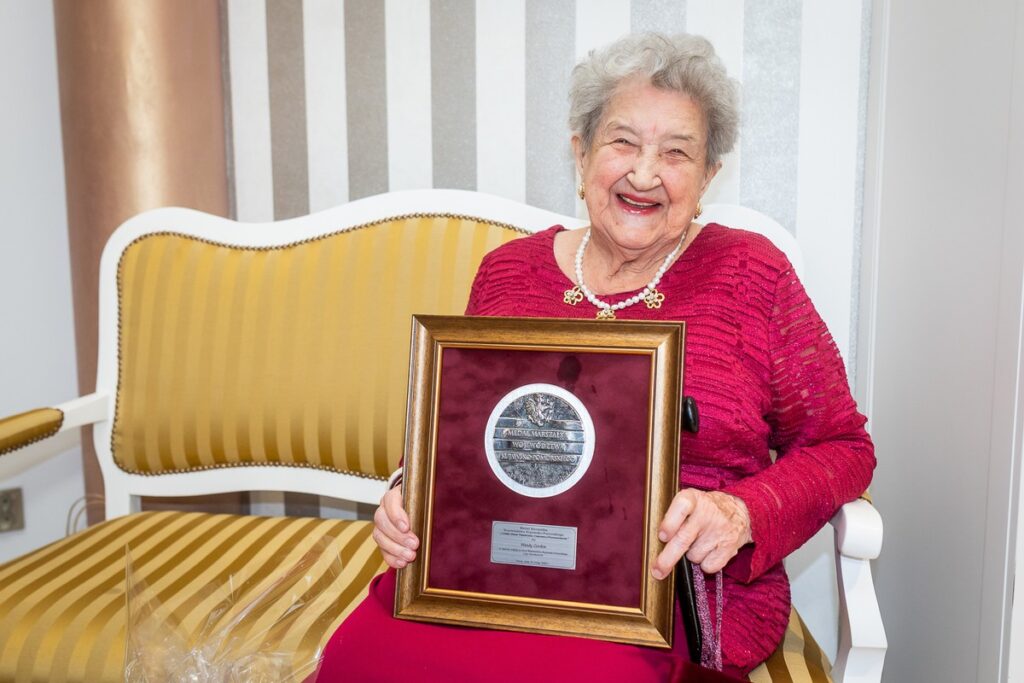Presentation of the Unitas Durat medal to centenarian Wanda Gordon, photo: Tomasz Czachorowski/eventphoto.com.pl for the Marshal’s Office