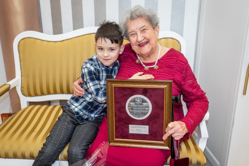 Presentation of the Unitas Durat medal to centenarian Wanda Gordon, photo: Tomasz Czachorowski/eventphoto.com.pl for the Marshal’s Office