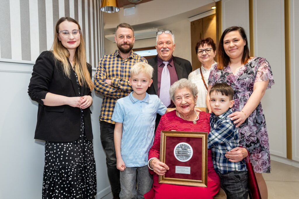 Presentation of the Unitas Durat medal to centenarian Wanda Gordon, photo: Tomasz Czachorowski/eventphoto.com.pl for the Marshal’s Office