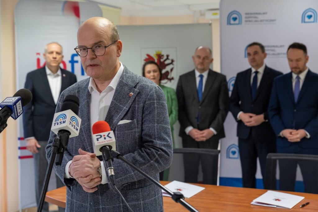 Podpisanie umowy w sprawie finansowania inwestycji, fot. Mikołaj Kuras dla UMWKP