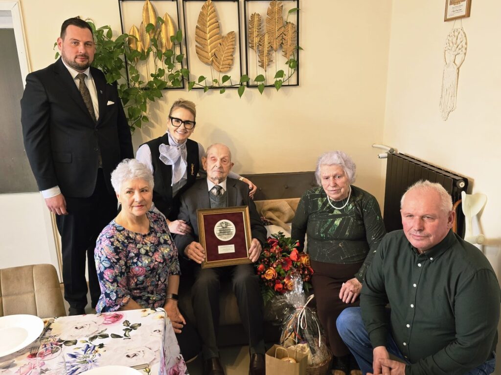 Wręczenie medalu Unitas Durat Henrykowi Ziółkowskiemu, fot. UMWKP