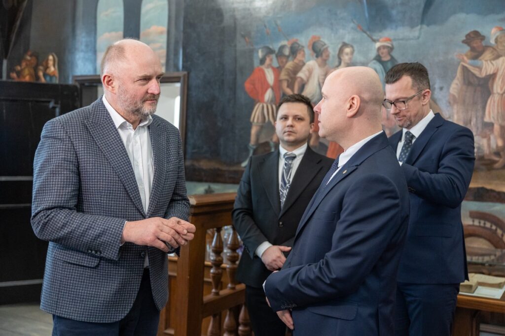 Contract signing ceremony, photo by Mikołaj Kuras for UMWKP