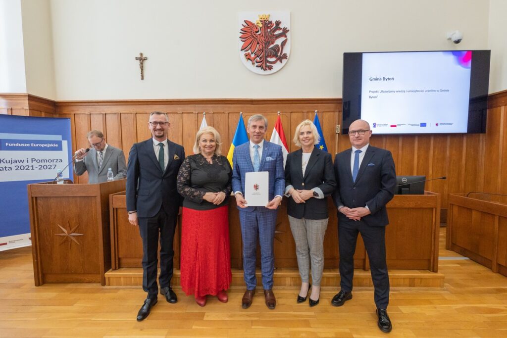 Ceremonial signing of contracts, photo by Mikołaj Kuras for the UMWKP