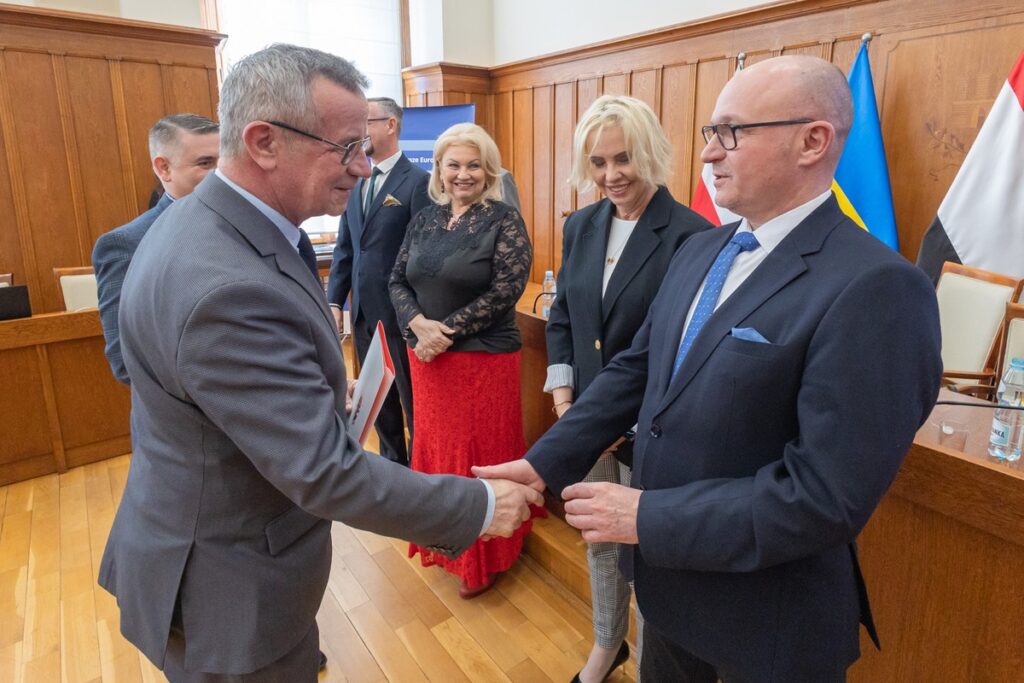 Ceremonial signing of contracts, photo by Mikołaj Kuras for the UMWKP