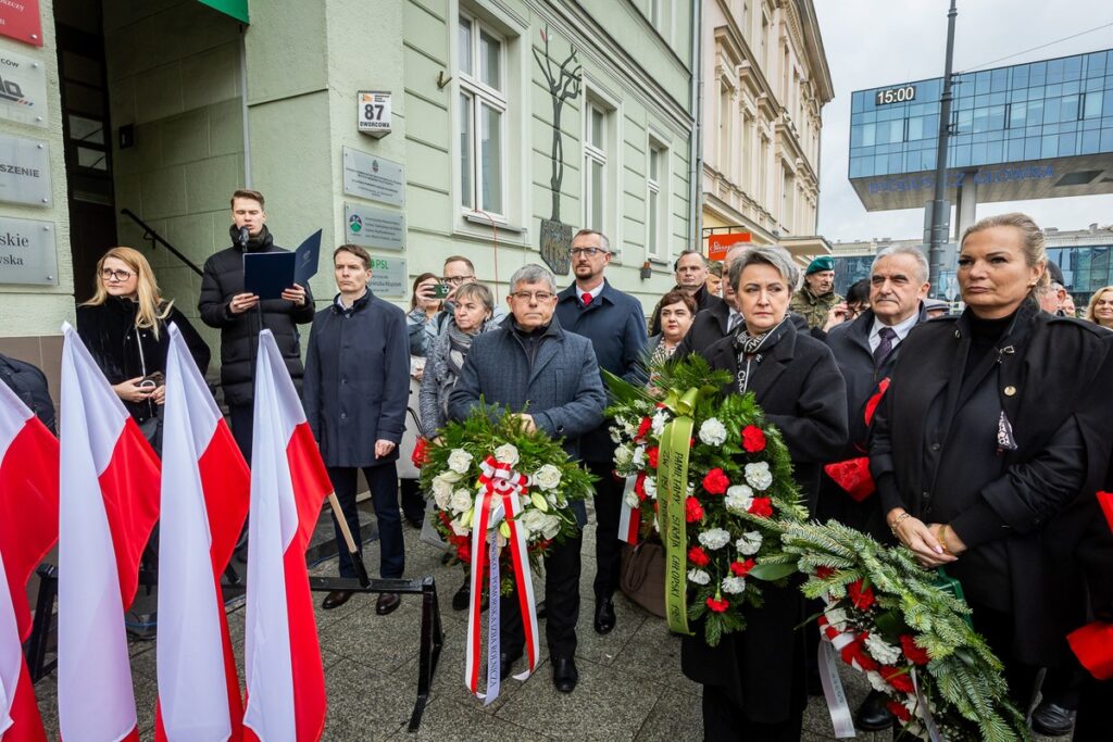 Uroczystość pod tablicą upamiętniającą strajk chłopski, fot. Tomasz Czachorowski/eventphoto dla UMWKP