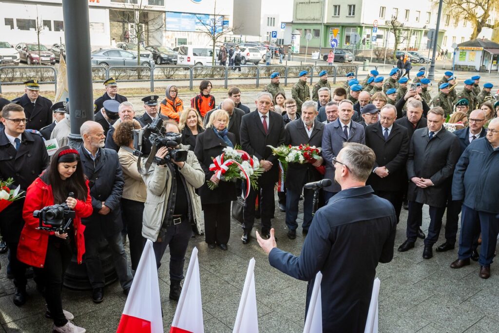 Uroczystość pod tablicą upamiętniającą strajk chłopski, fot. Tomasz Czachorowski/eventphoto dla UMWKP
