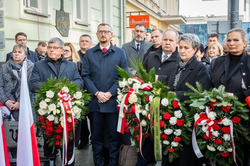 Uroczystość pod tablicą upamiętniającą strajk chłopski, fot. Tomasz Czachorowski/eventphoto dla UMWKP