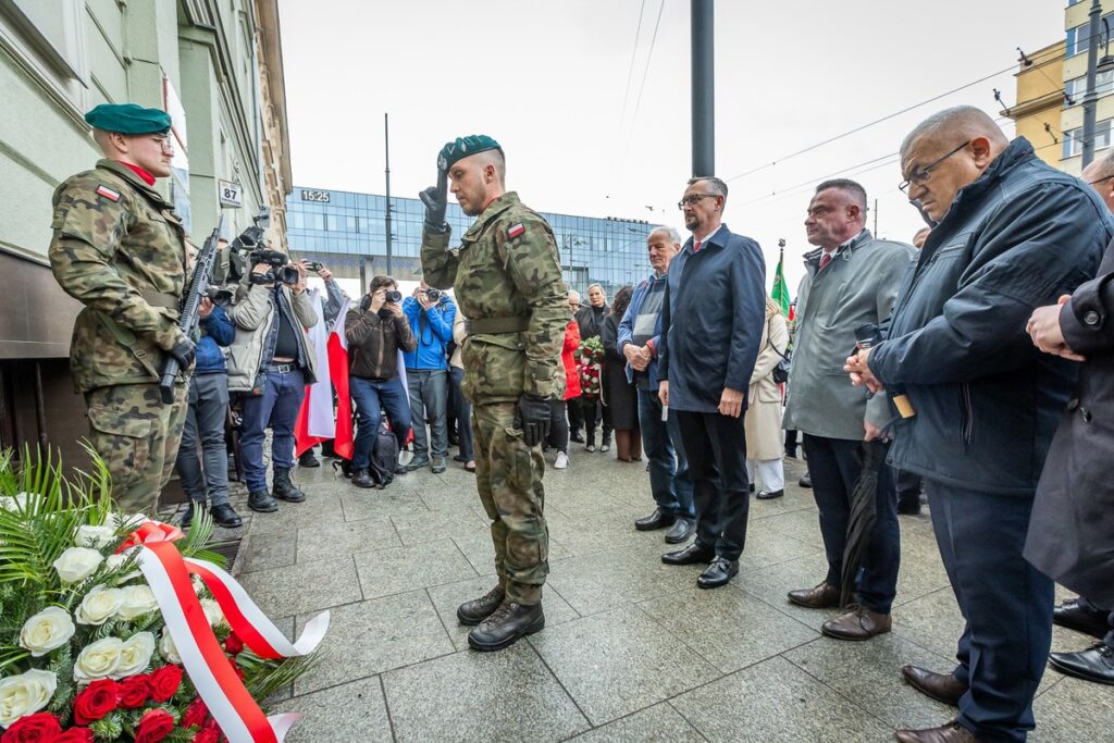 Uroczystość pod tablicą upamiętniającą strajk chłopski, fot. Tomasz Czachorowski/eventphoto dla UMWKP