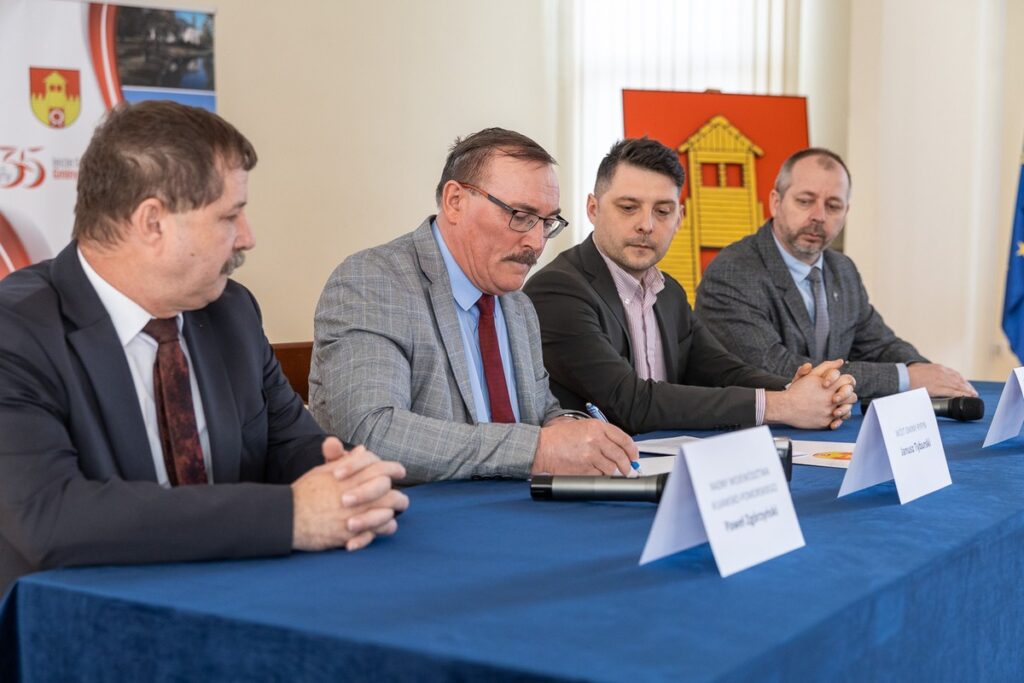 Signing of the environmental decision regarding the construction of the Rypin bypass, photo by Szymon Zdziebło / tarantoga.pl for the UMWKP