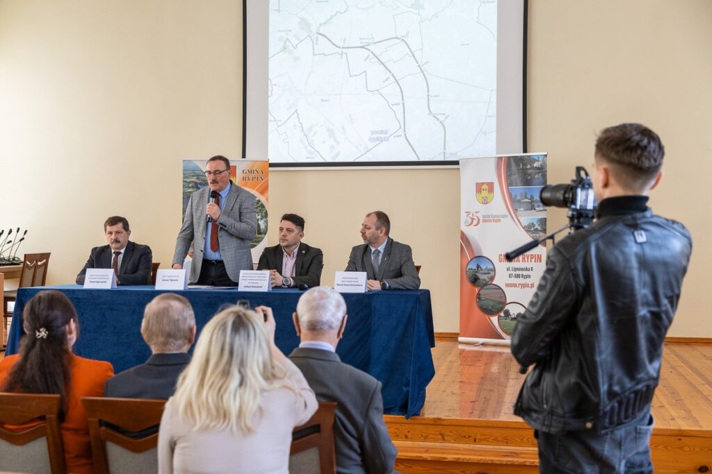 Signing of the environmental decision regarding the construction of the Rypin bypass, photo by Szymon Zdziebło / tarantoga.pl for the UMWKP
