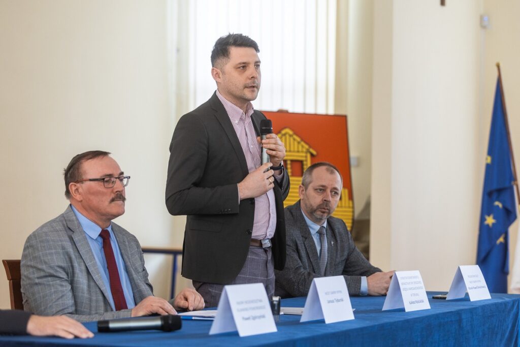Signing of the environmental decision regarding the construction of the Rypin bypass, photo by Szymon Zdziebło / tarantoga.pl for the UMWKP