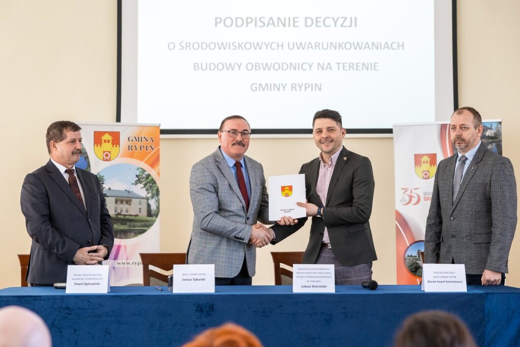 Signing of the environmental decision regarding the construction of the Rypin bypass, photo by Szymon Zdziebło / tarantoga.pl for the UMWKP