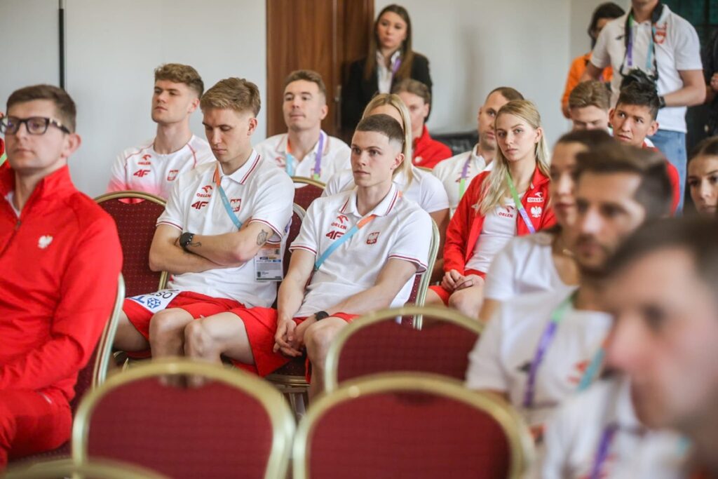 A meeting between Marshal Piotr Całbecki and Sebastian Chmara, President of the Polish Athletics Association, with the Polish national team; photo: Szymon Zdziebło/tarantoga.pl for the Marshal’s Office