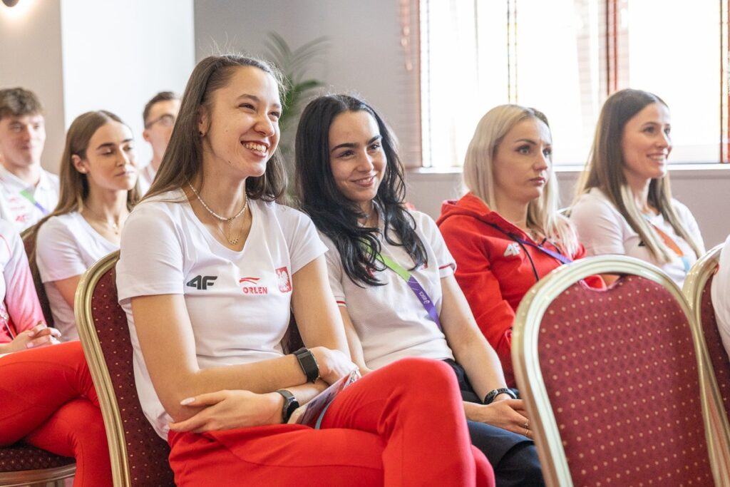 A meeting between Marshal Piotr Całbecki and Sebastian Chmara, President of the Polish Athletics Association, with the Polish national team; photo: Szymon Zdziebło/tarantoga.pl for the Marshal’s Office