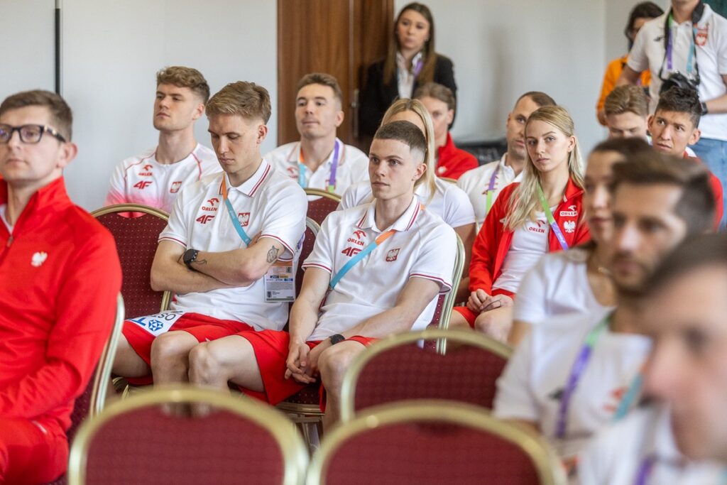 Marszałek Piotr Całbecki wręczył nominacje reprezentantom polskiej kadry, fot. Szymon Zdziebło/tarantoga.pl dla UMWKP