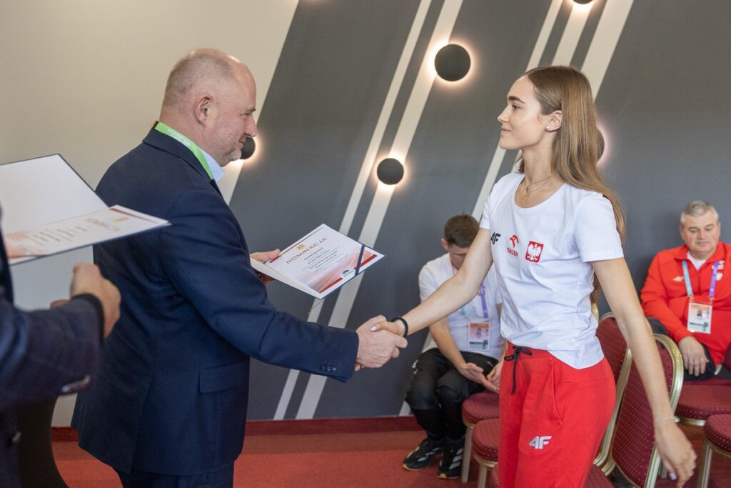 Marszałek Piotr Całbecki wręczył nominacje reprezentantom polskiej kadry, fot. Szymon Zdziebło/tarantoga.pl dla UMWKP