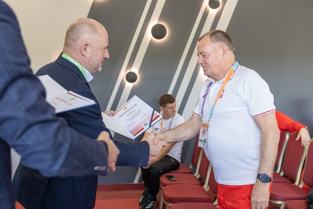 Marszałek Piotr Całbecki wręczył nominacje reprezentantom polskiej kadry, fot. Szymon Zdziebło/tarantoga.pl dla UMWKP
