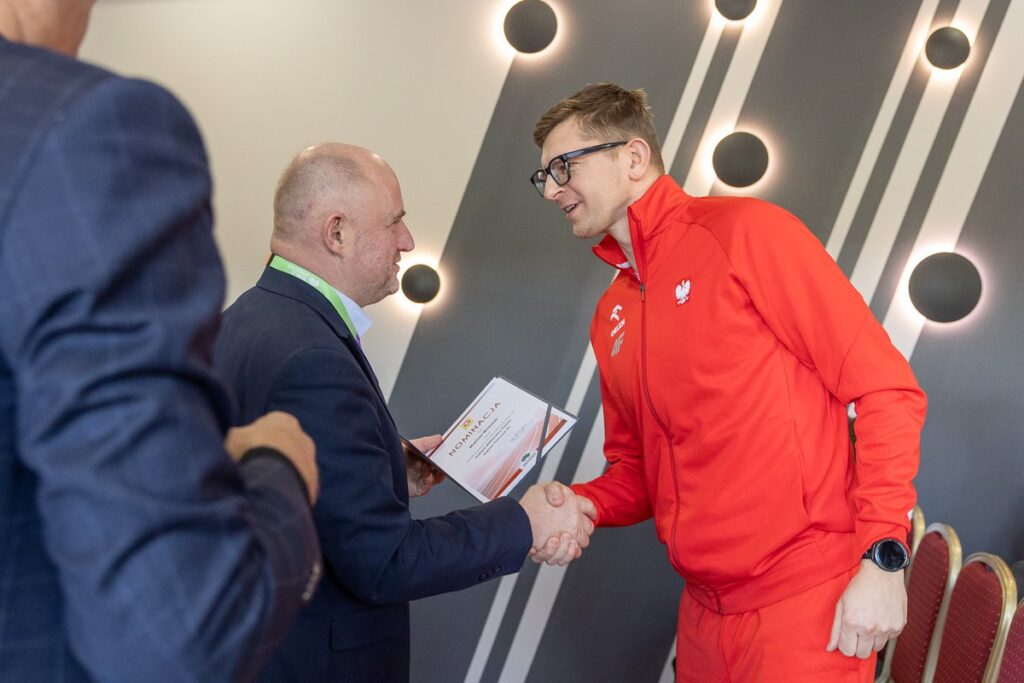 Marszałek Piotr Całbecki wręczył nominacje reprezentantom polskiej kadry, fot. Szymon Zdziebło/tarantoga.pl dla UMWKP