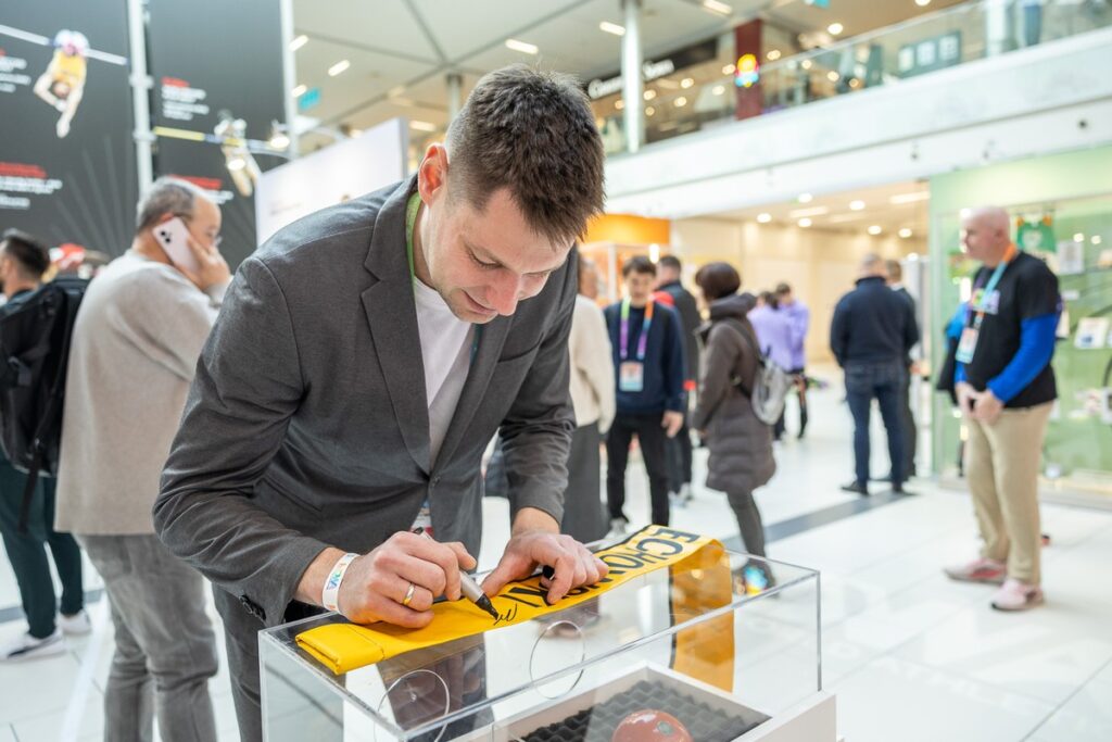 Przekazanie eksponatów do MOWA, fot. Szymon Zdziebło/tarantoga.pl dla UMWKP