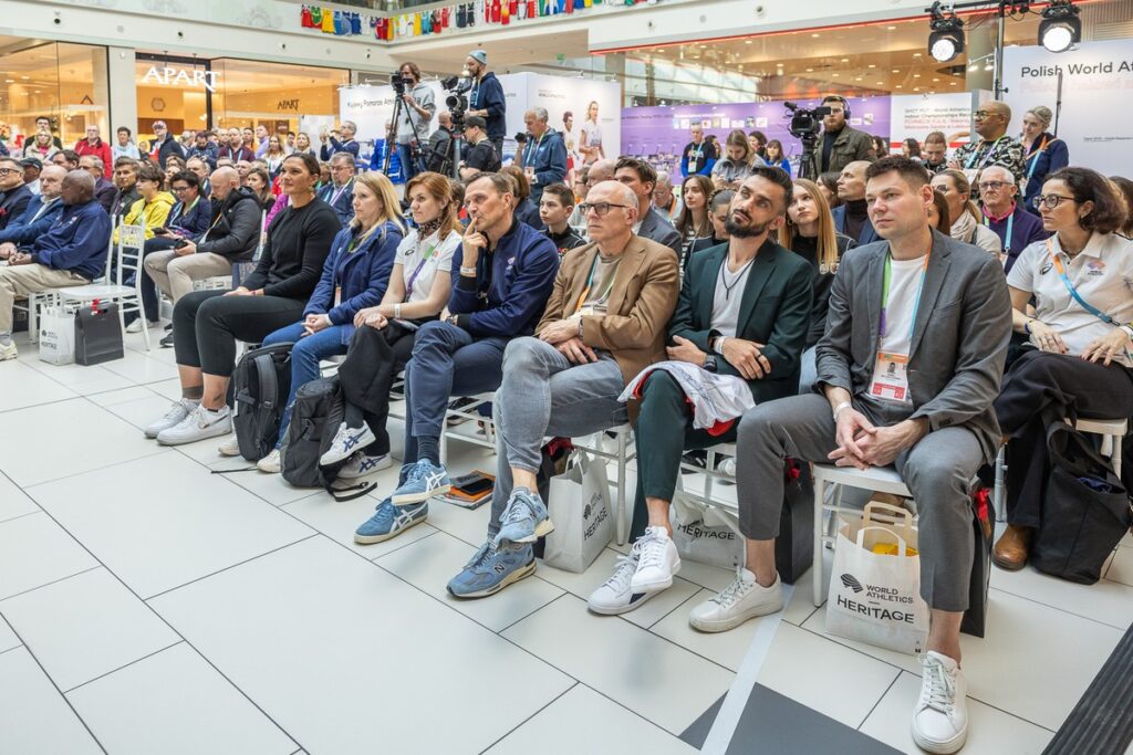 Przekazanie eksponatów do MOWA, fot. Szymon Zdziebło/tarantoga.pl dla UMWKP