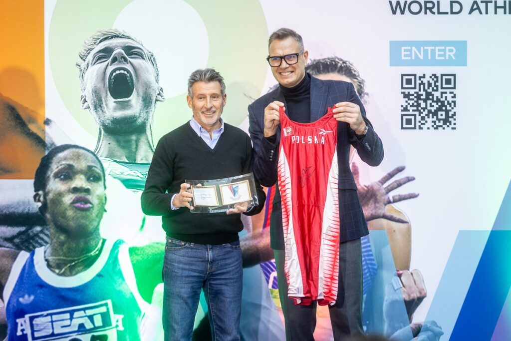 Przekazanie eksponatów do MOWA, fot. Szymon Zdziebło/tarantoga.pl dla UMWKP