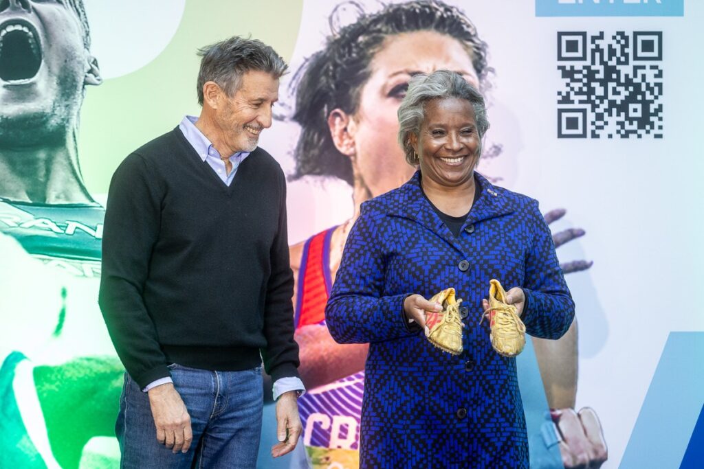 Przekazanie eksponatów do MOWA, fot. Szymon Zdziebło/tarantoga.pl dla UMWKP