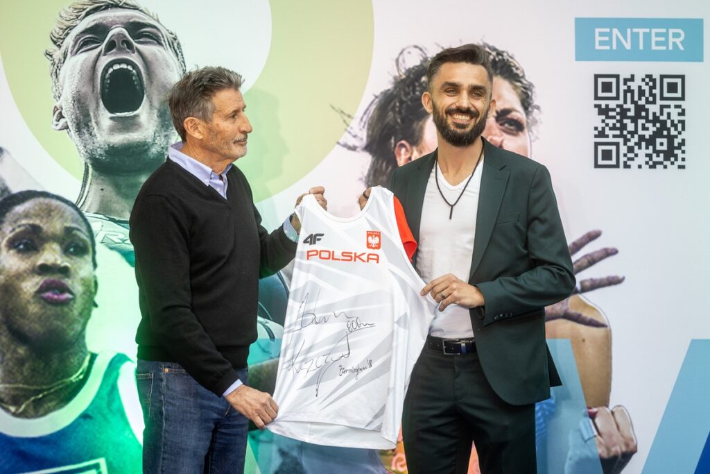 Przekazanie eksponatów do MOWA, fot. Szymon Zdziebło/tarantoga.pl dla UMWKP