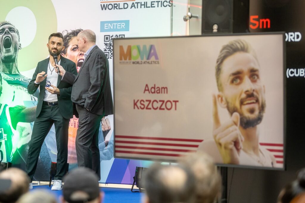 Przekazanie eksponatów do MOWA, fot. Szymon Zdziebło/tarantoga.pl dla UMWKP