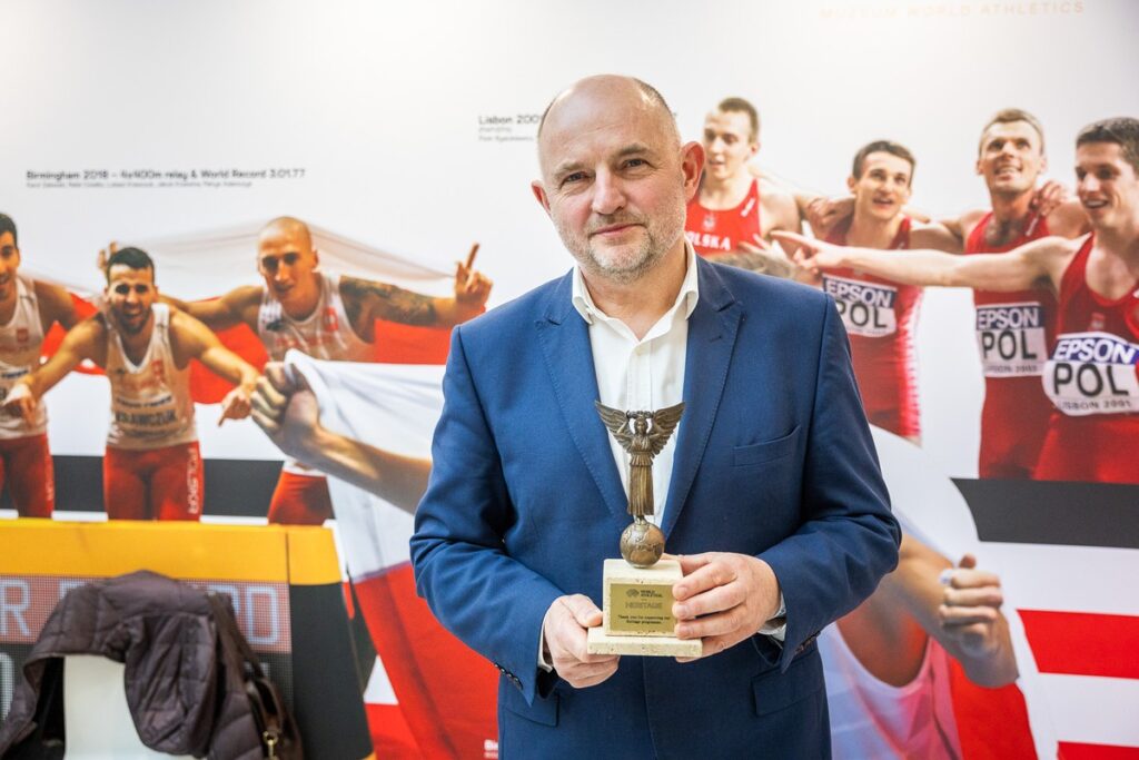 Przekazanie eksponatów do MOWA, fot. Szymon Zdziebło/tarantoga.pl dla UMWKP