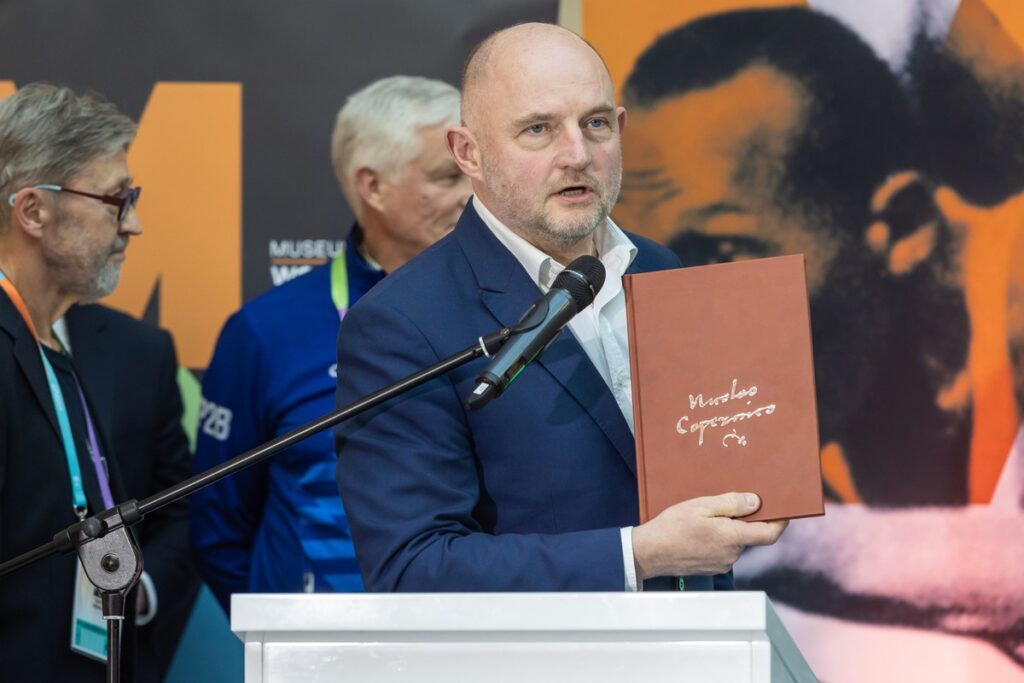 Przekazanie eksponatów do MOWA, fot. Mikołaj Kuras dla UMWKP