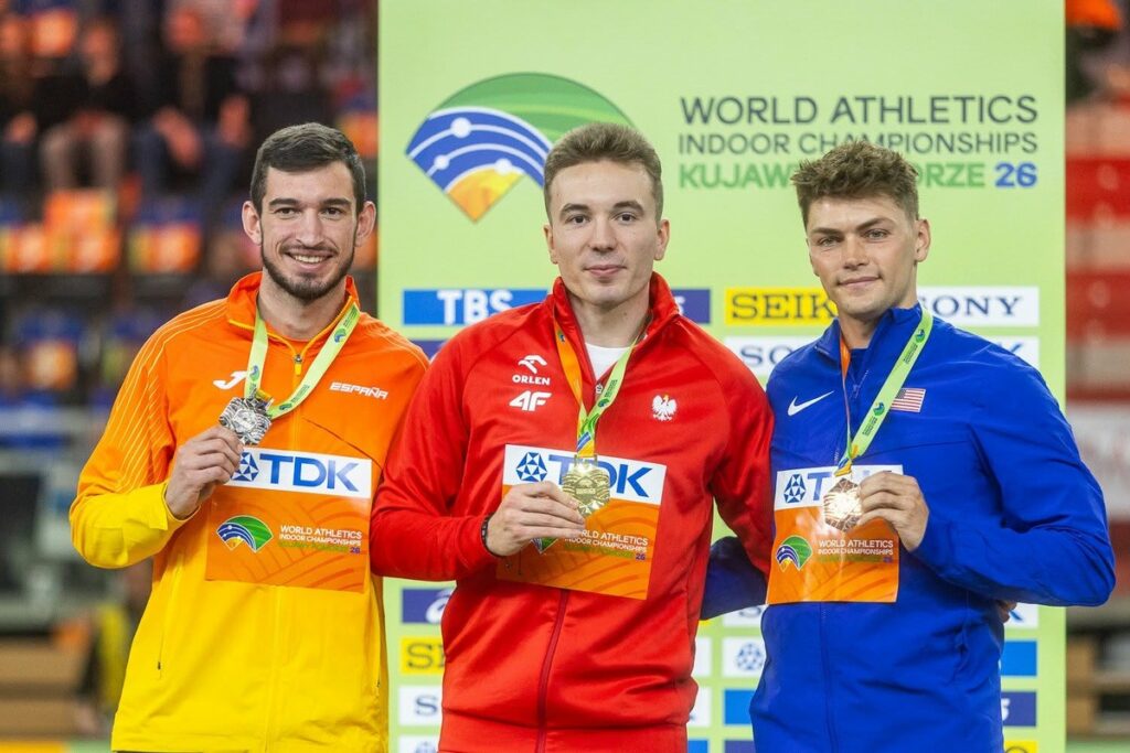 Ceremonia medalowa przed popołudniową sesją HMŚ Kujawy Pomorze 26, 22 marca, fot. Szymon Zdzieło/tarantoga.pl dla UMWKP