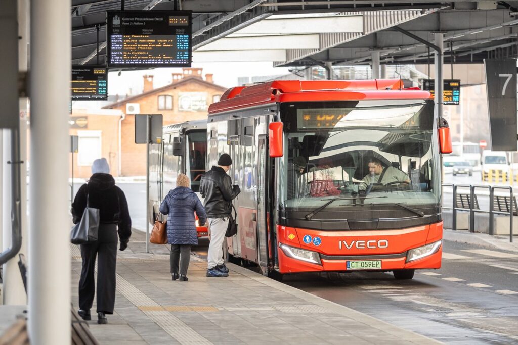 Autobusy KPTS w akcji, fot. Szymon Zdziebło/tarantoga dla UMWKP