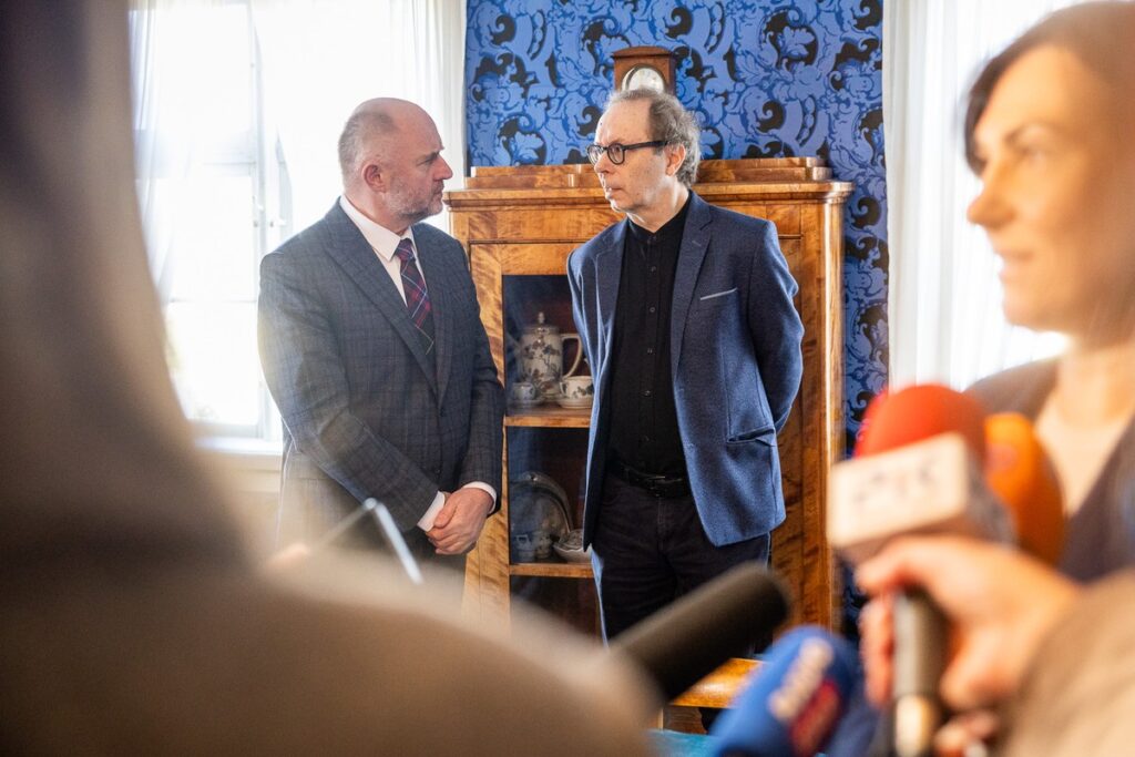 Podpisanie listu intencyjnego w Wielkiej Nieszawce, fot. Szymon Zdziebło/tarantoga.pl dla UMWKP