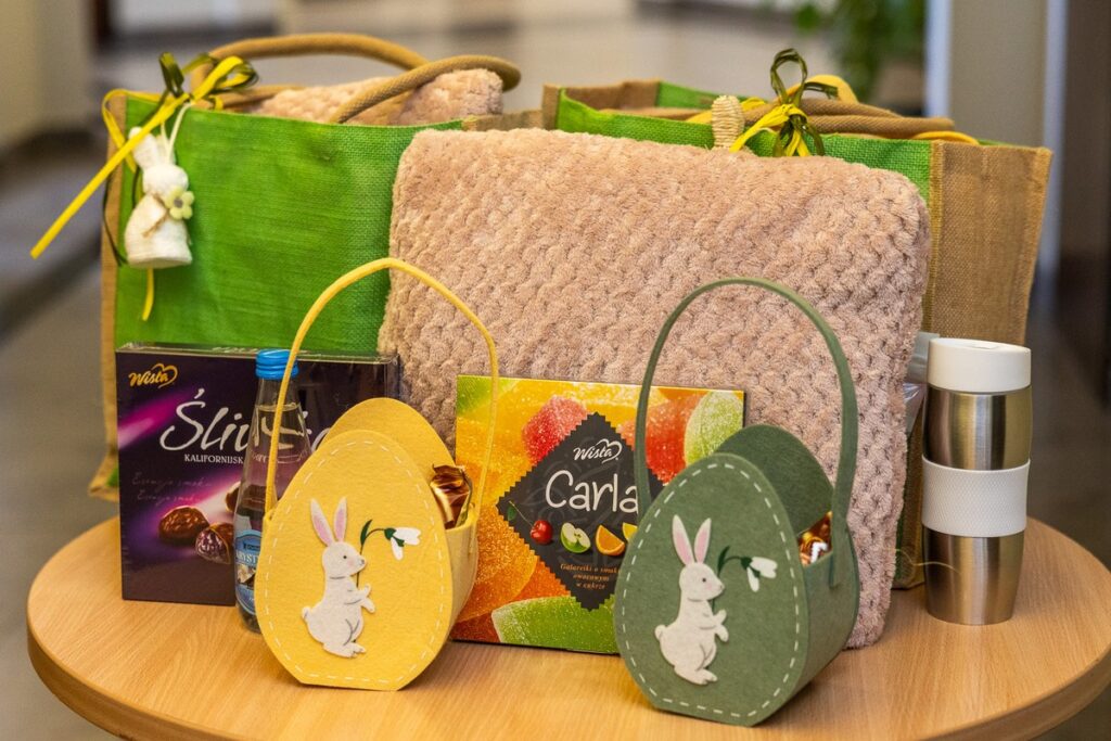 Upominki dla Rówieśników Niepodległej, fot. Szymon Zdziebło/tarantoga.pl dla UMWKP