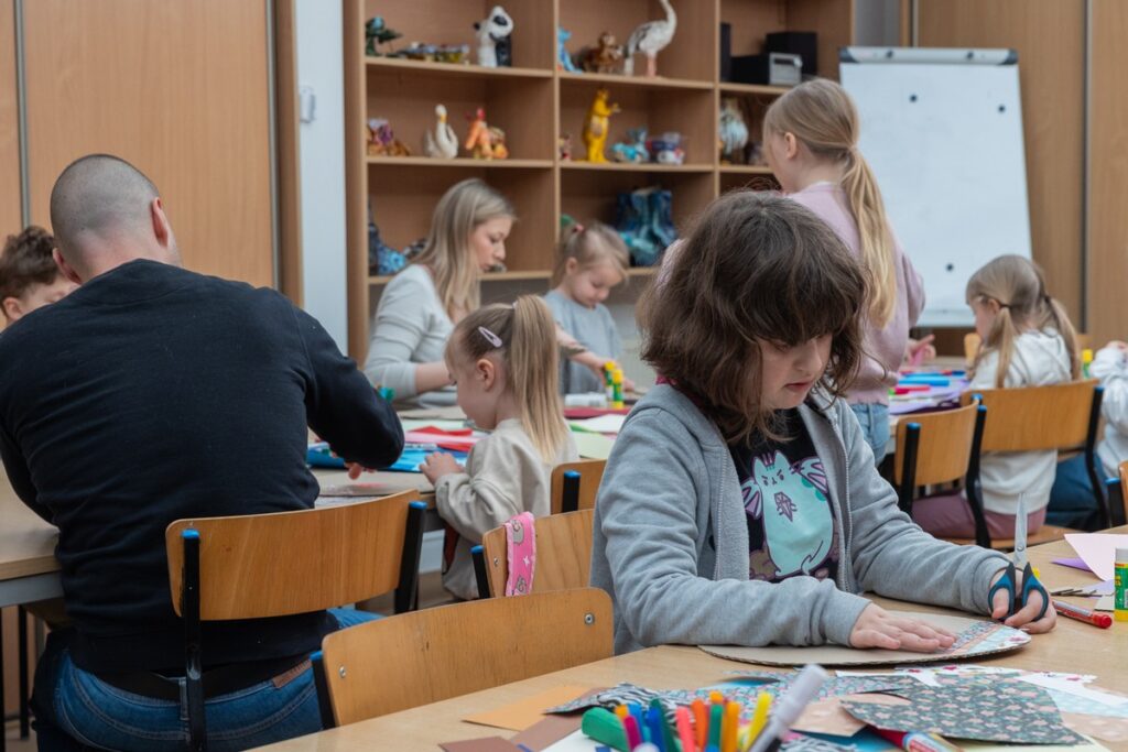 Warsztaty plastyczne w Galerii i Ośrodku Plastycznej Twórczości Dziecka w Toruniu, fot. Mikołaj Kuras dla UMWKP