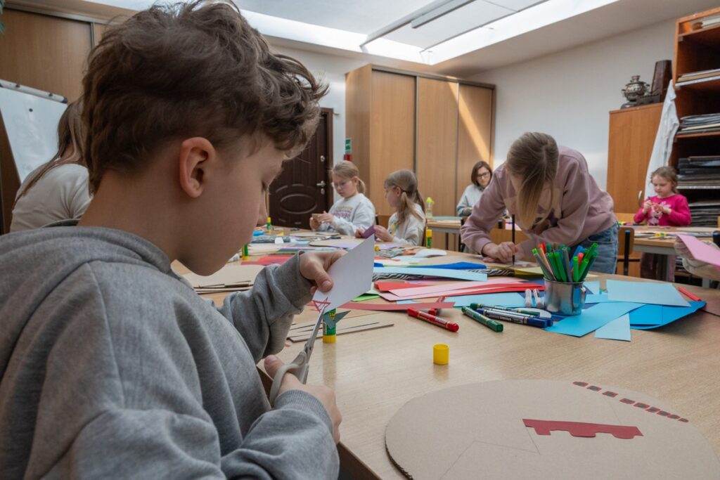 Warsztaty plastyczne w Galerii i Ośrodku Plastycznej Twórczości Dziecka w Toruniu, fot. Mikołaj Kuras dla UMWKP
